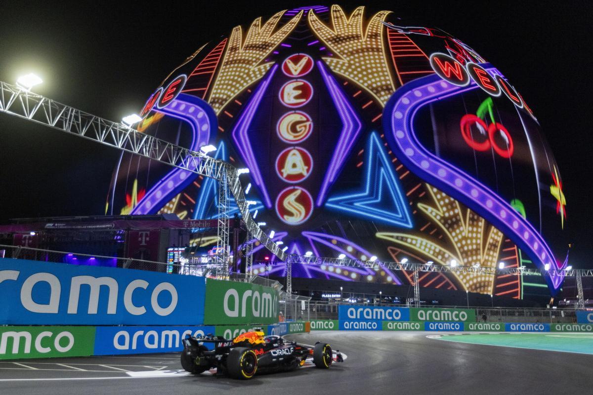 El piloto de Red Bull Max Verstappen durante la clasificación para el Gran Premio de Fórmula Uno de Las Vegas. EFE/EPA/SHAWN THEW. gp las vegas 2024. circuito las vegas