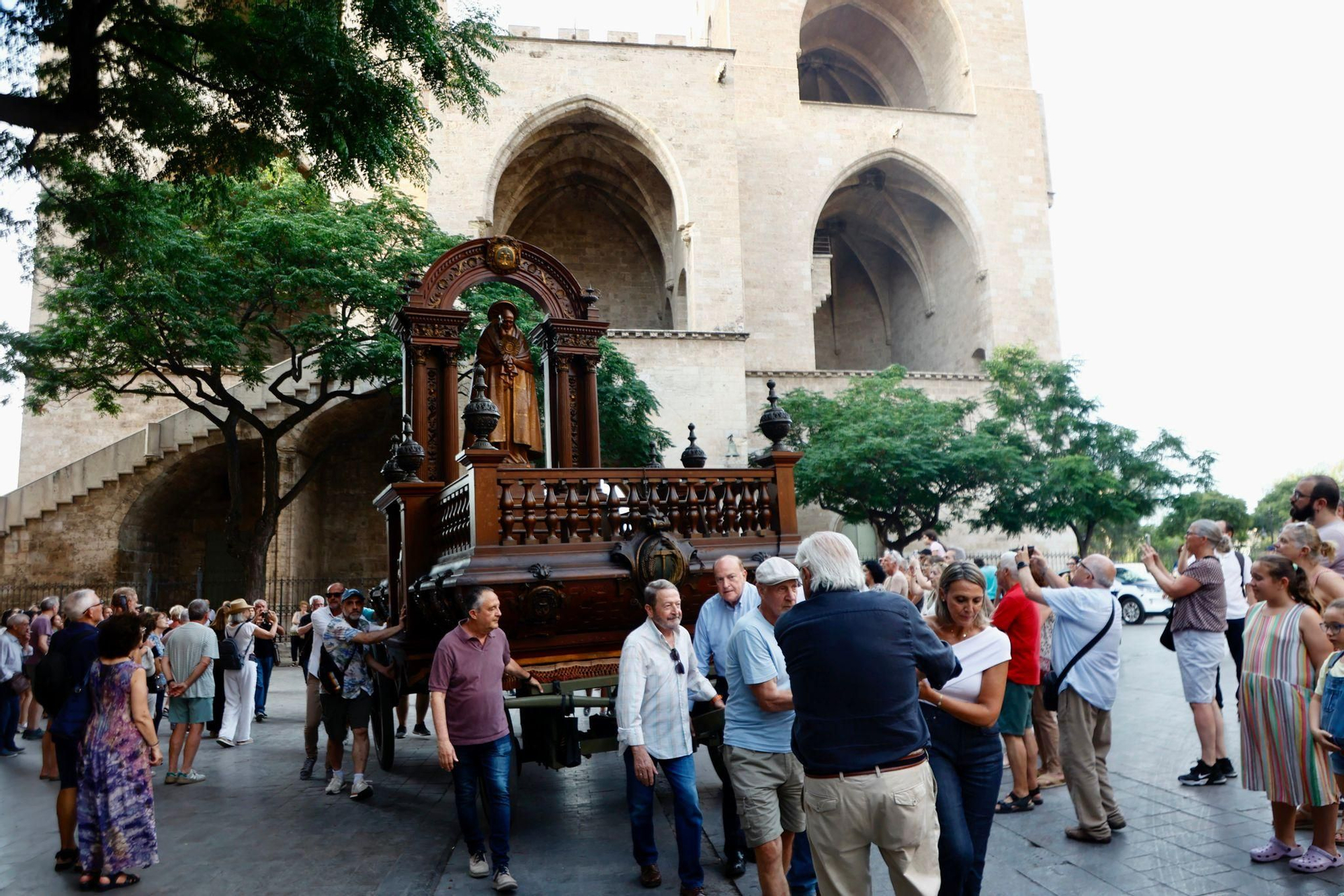 El Corpus recorre las calles de València en el Traslado