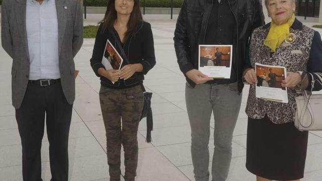 Helena Abad y Asier Sánchez, en el centro, en Padre Rubinos.