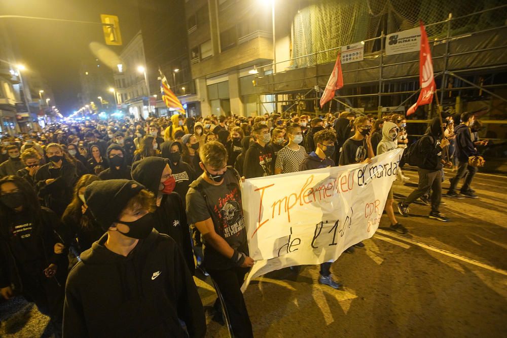 La marxa dels CDRs a Girona acaba amb enfrontaments amb la policia i contenidors cremats