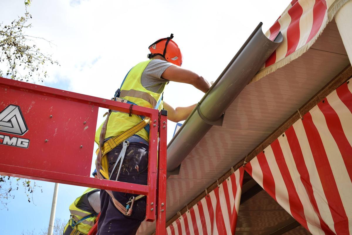 Montaje de casetas en la Feria de Sevilla