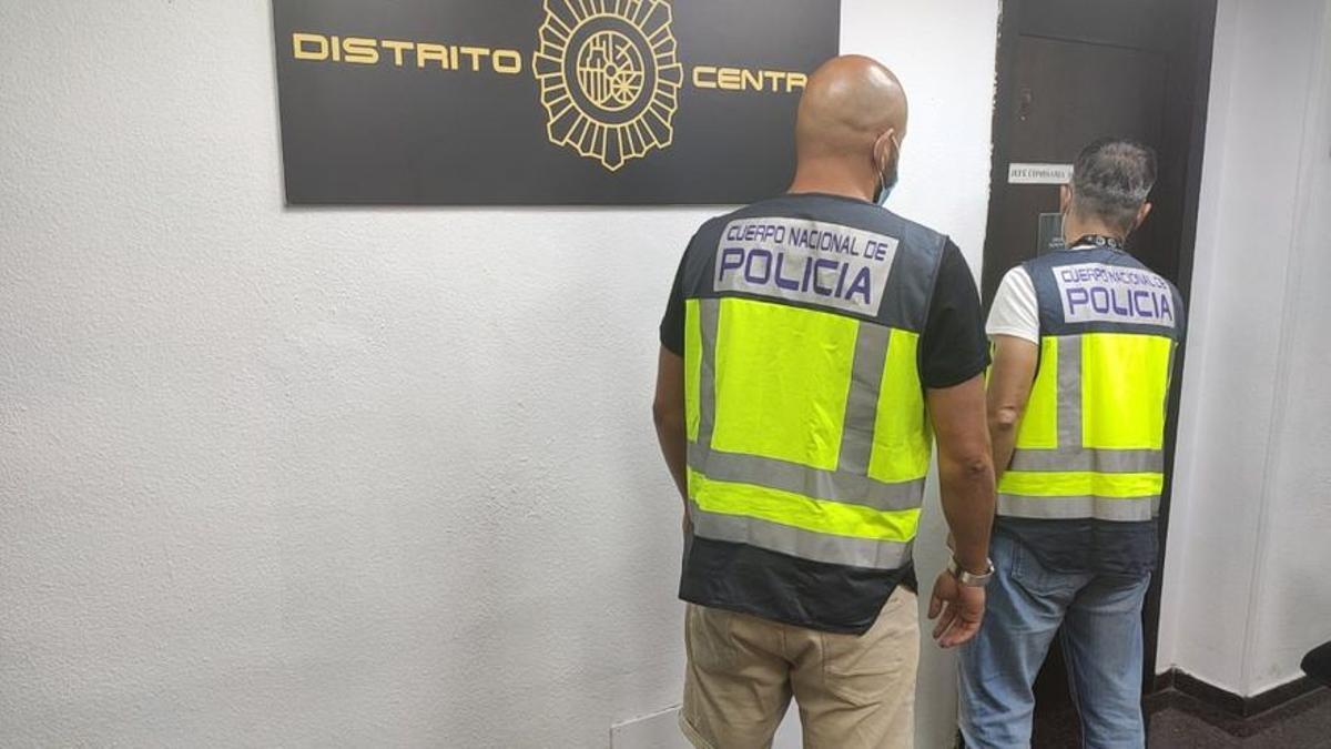 Agentes del Grupo de Investigación Centro de la Policía Nacional.