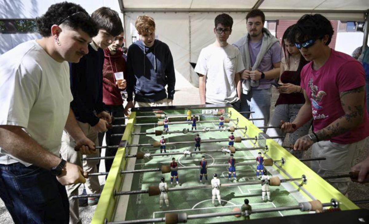 No faltó el futbolín. | RAFA VÁZQUEZ