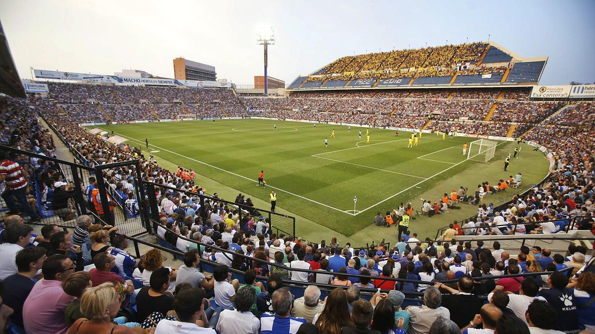 Uno de los últimos llenos en el Rico Pérez en lafinal por el ascenso a Segunda entre Hérculesy Cádiz el 27 de junio de 2016.