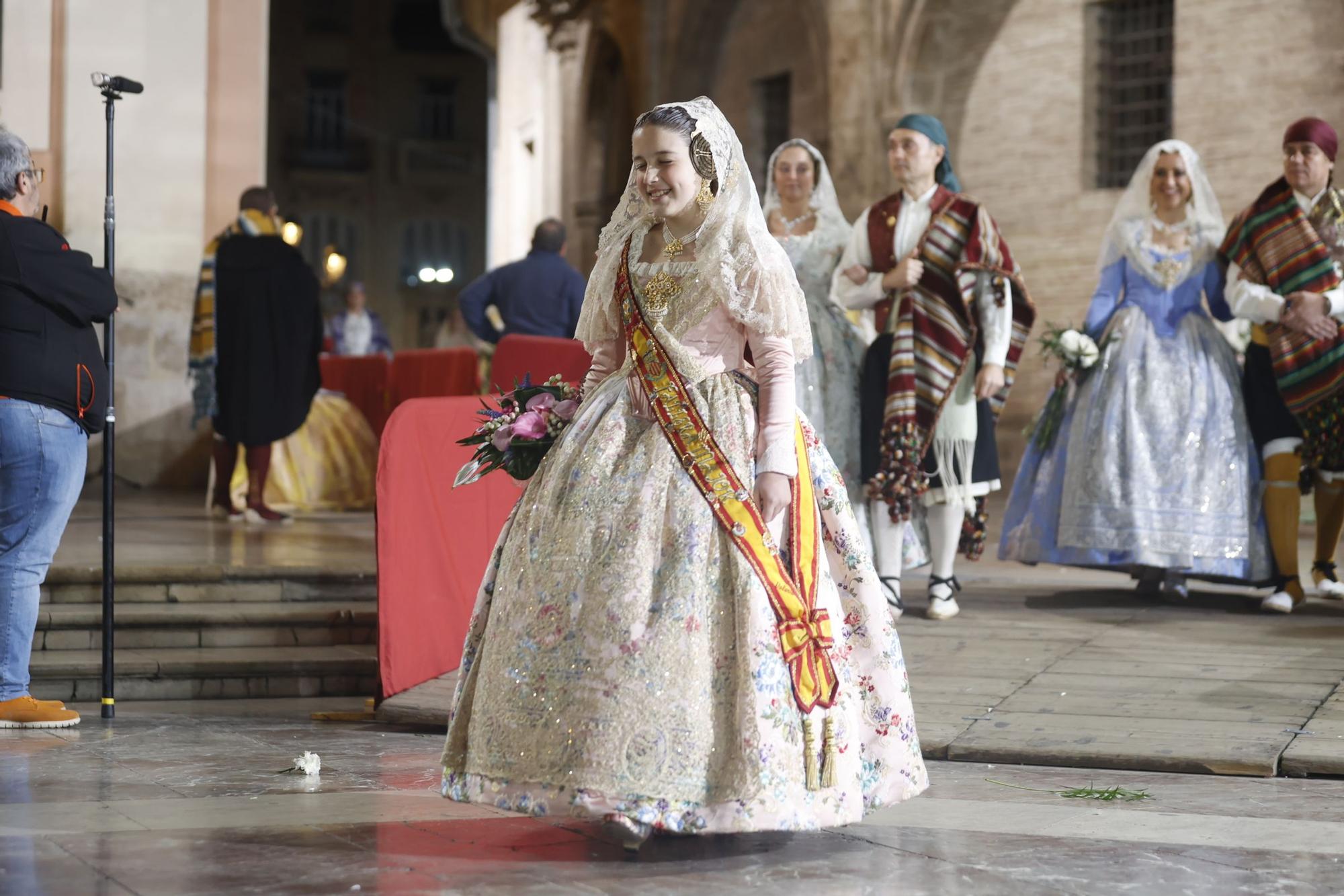 Ofrenda 2023 | Falleras Mayores e Infantiles de comisiones del 17 de Marzo (I)