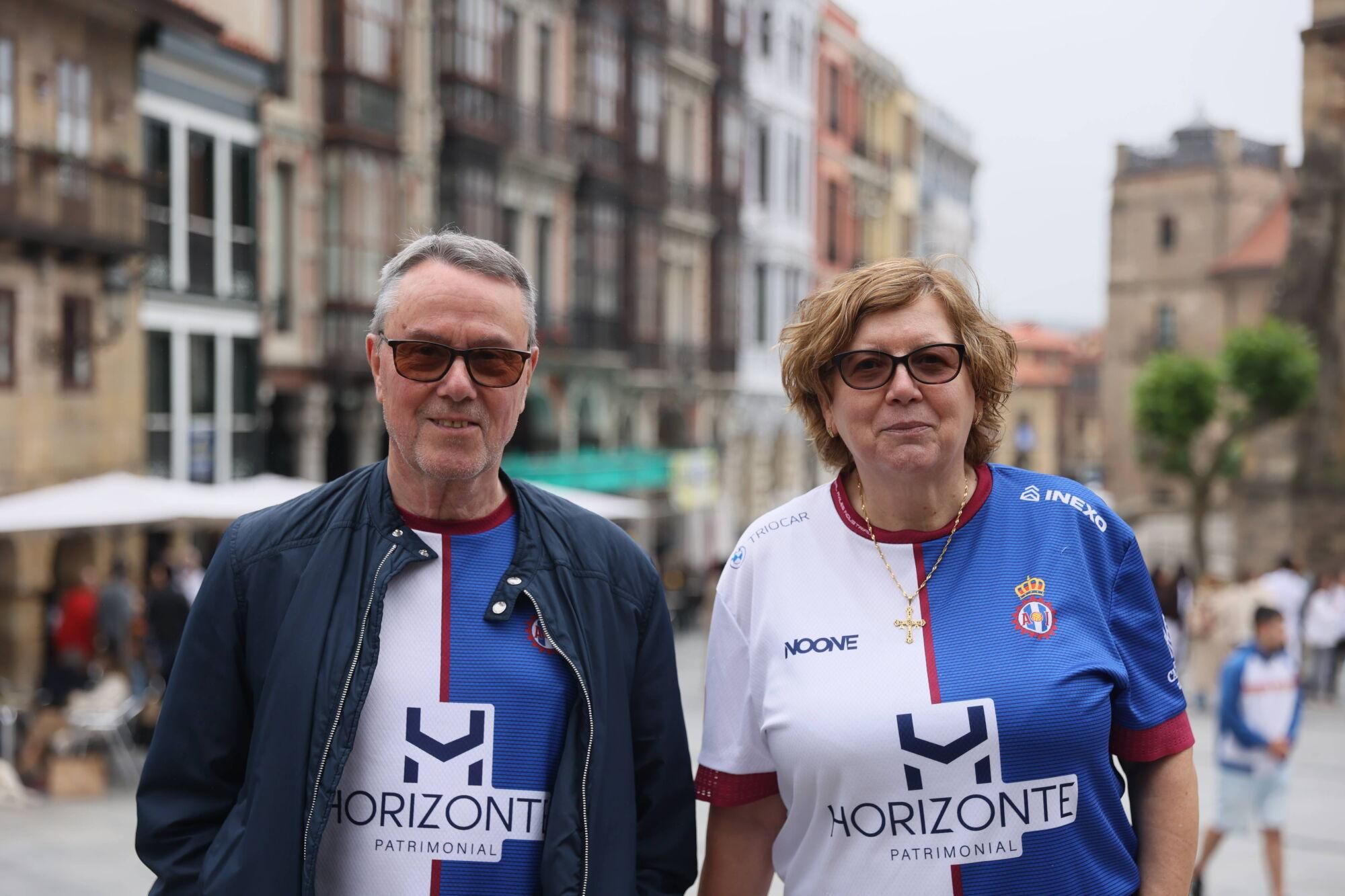 .La afición del Avilés calienta motores antes del partido del posible ascenso