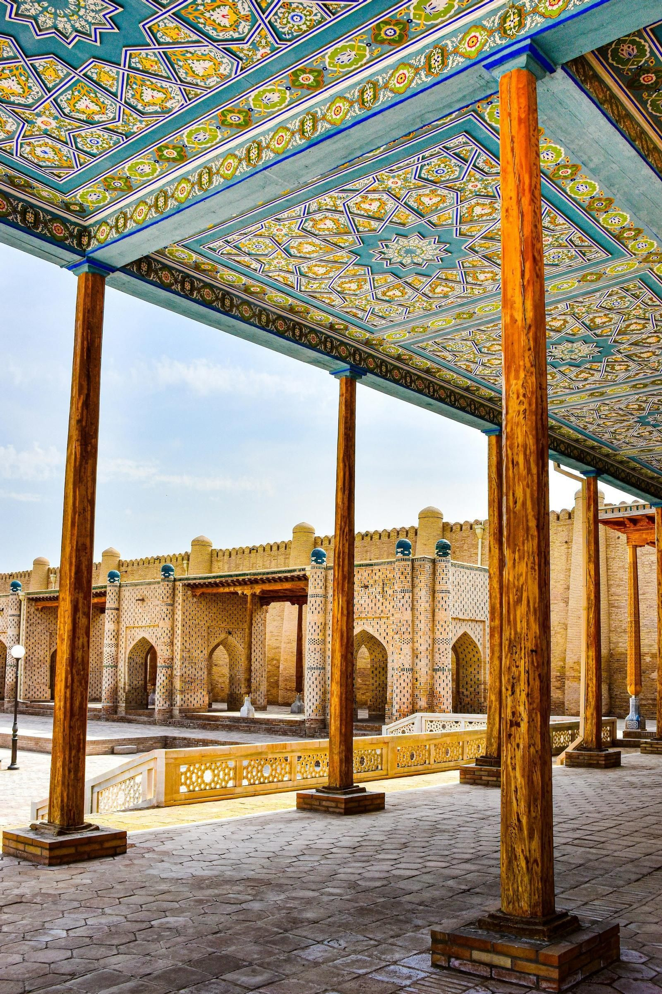 Las columnas talladas de la mezquita son un imprescindible en una visita a Jiva