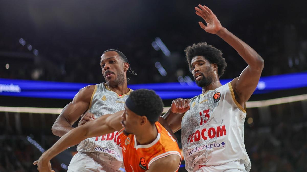 Crisis en un rival del Valencia Basket: ¡dos compañeros se pegan en pleno descanso!