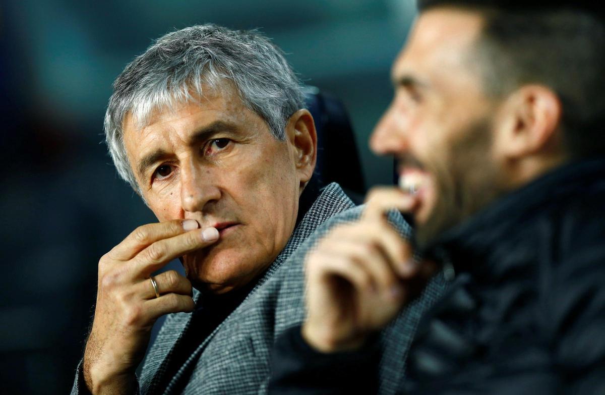 Setién observa a Sarabia durante su etapa juntos en el Barcelona