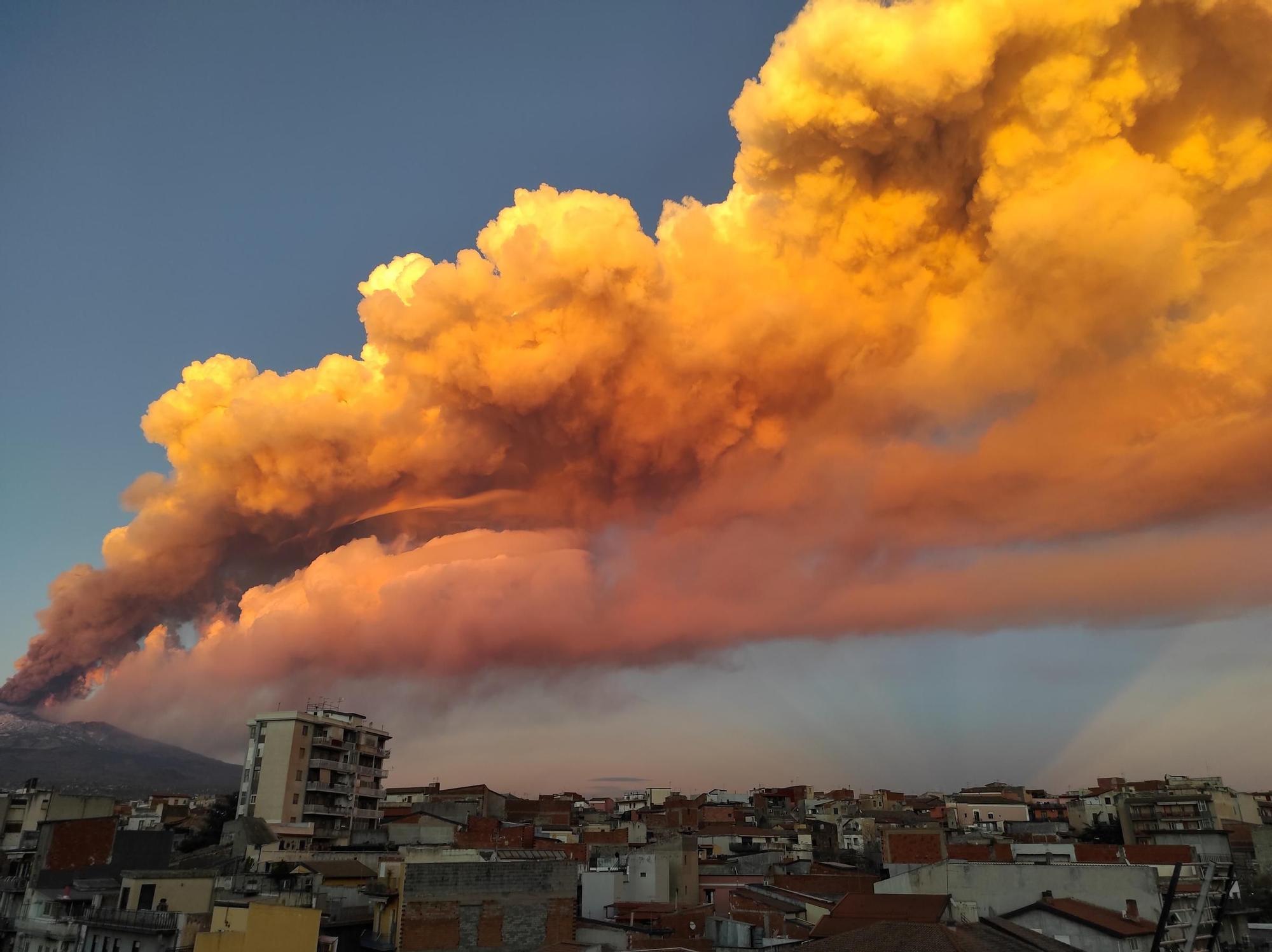 El volcán Etna entra en erupción y deja unas imágenes nunca vistas