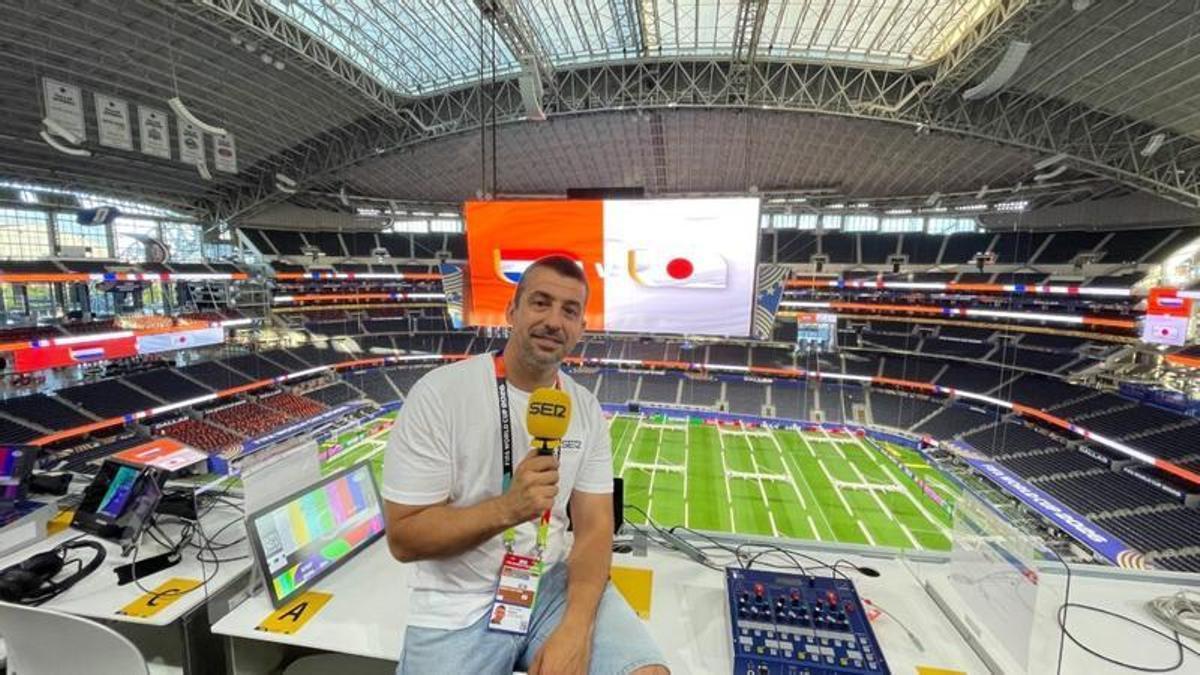 Pedro Fullana durante la cobertura del pasado Mundial 2026.