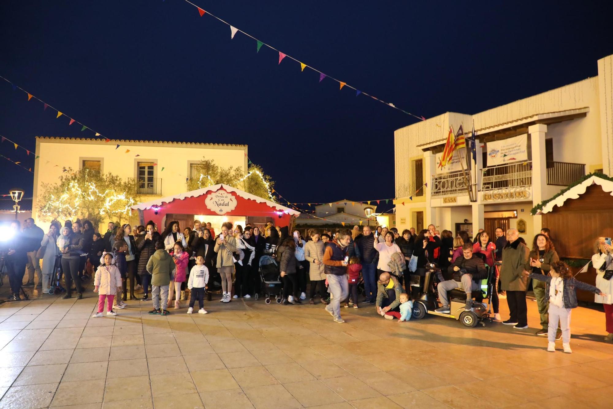 Descubre las fotos del inicio de las Fiestas de Navidad en Formentera