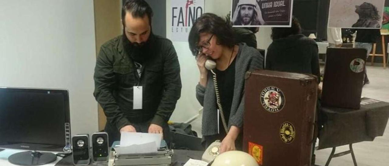 Rafa Espejo y Andrea Rodríguez, este fin de semana en una muestra de su firma en Monforte. // FdV