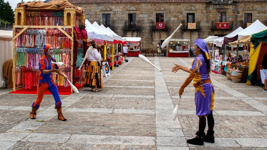 Cambados Histórica arranca con la apertura del mercado en Fefiñáns