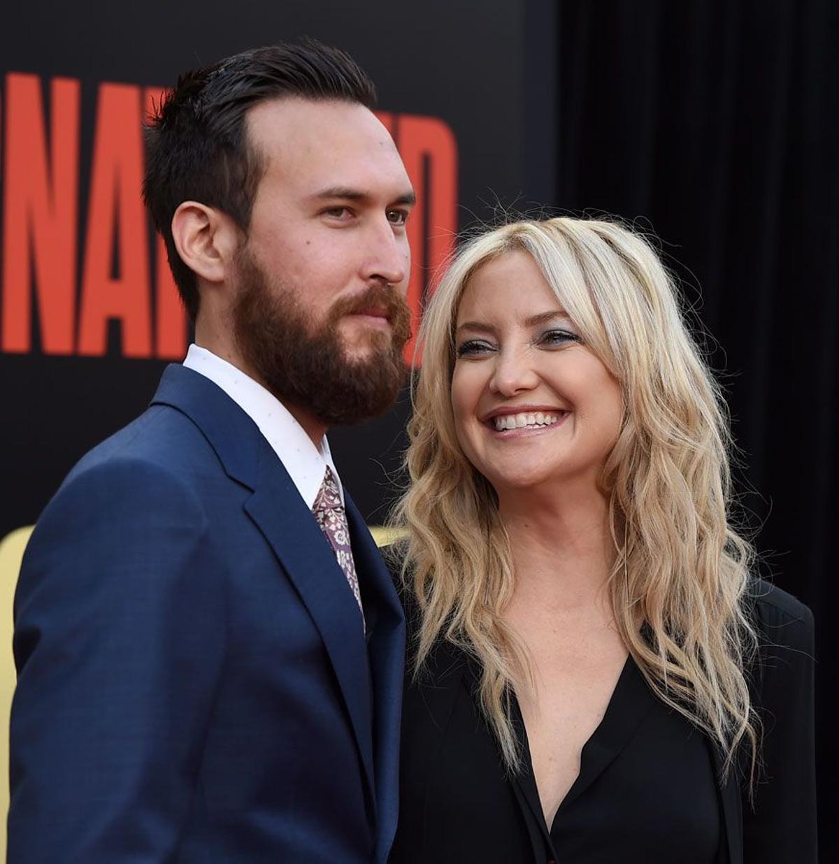 Kate Hudson y Danny Fujikawa en el estreno de 'Snatched'