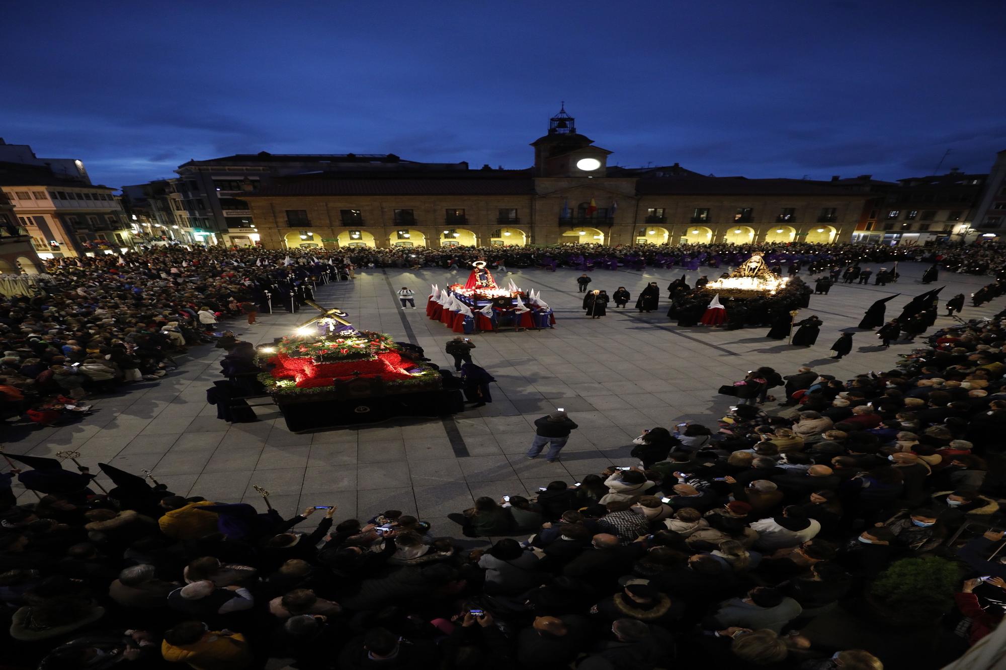 EN IMÁGENES: Así fue la procesión del Santo Encuentro de Avilés