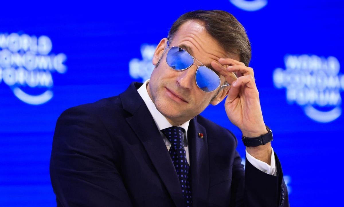 Macron eleva el to a Davos i acusa Trump de voler "debilitar Europa"