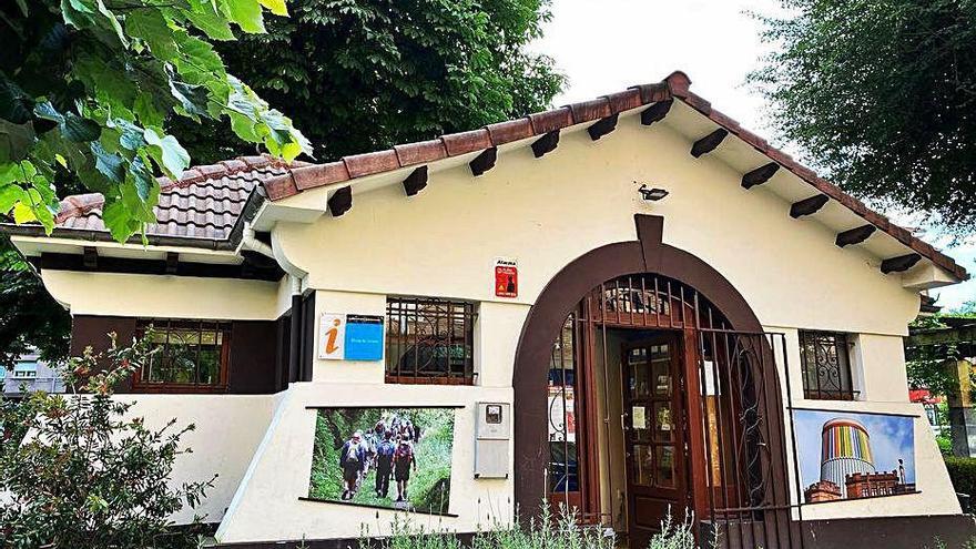 Oficina de Turismo de Langreo, en el parque de La Felguera.