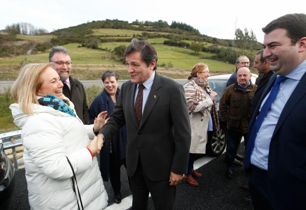 De la Serna y Javier Fernández acuden a la apertura del tramo de autovía A-63 entre La Doriga y Cornellana