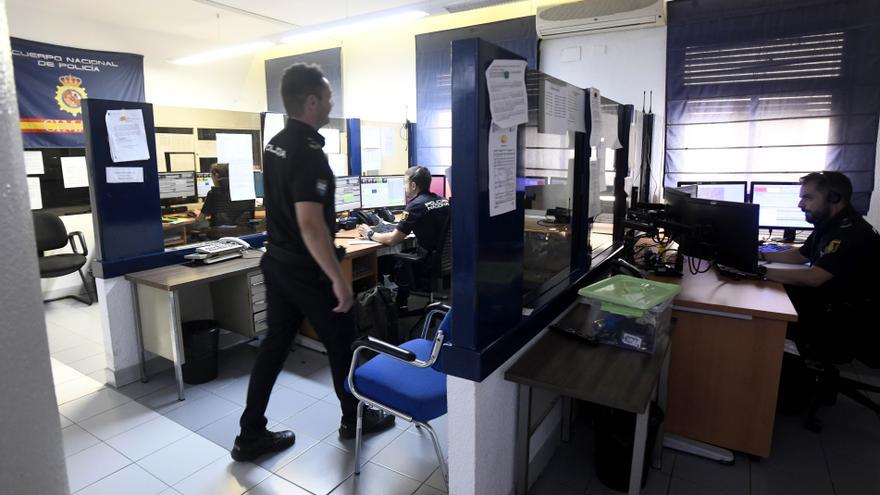 Trepa a un primer piso en Murcia y se cuela por la ventana para robar un patinete