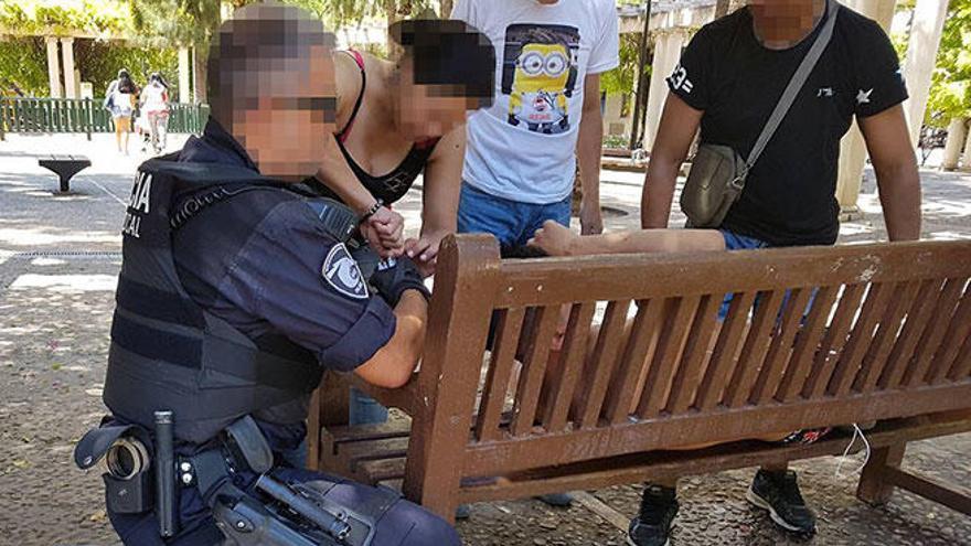 Arrestado por cortar a un hombre en la cabeza en la plaza de las Columnas