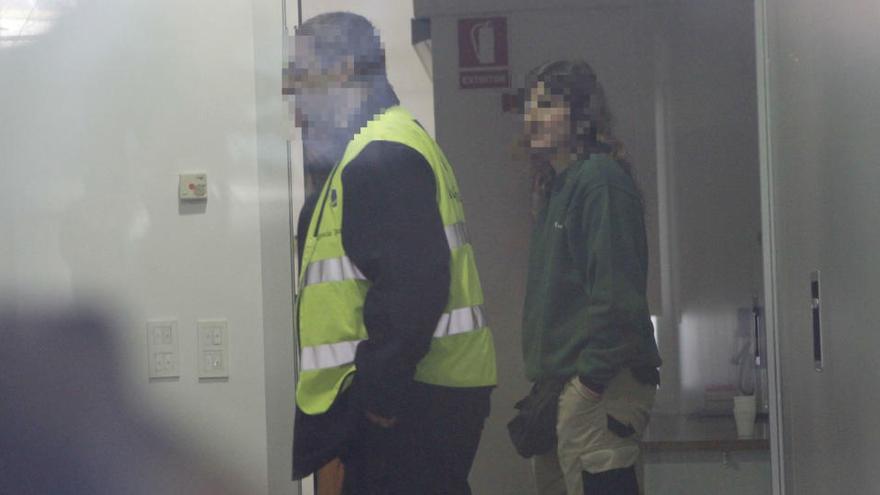 La policia duanera va retenir els treballadors del Consell · Diari de Girona