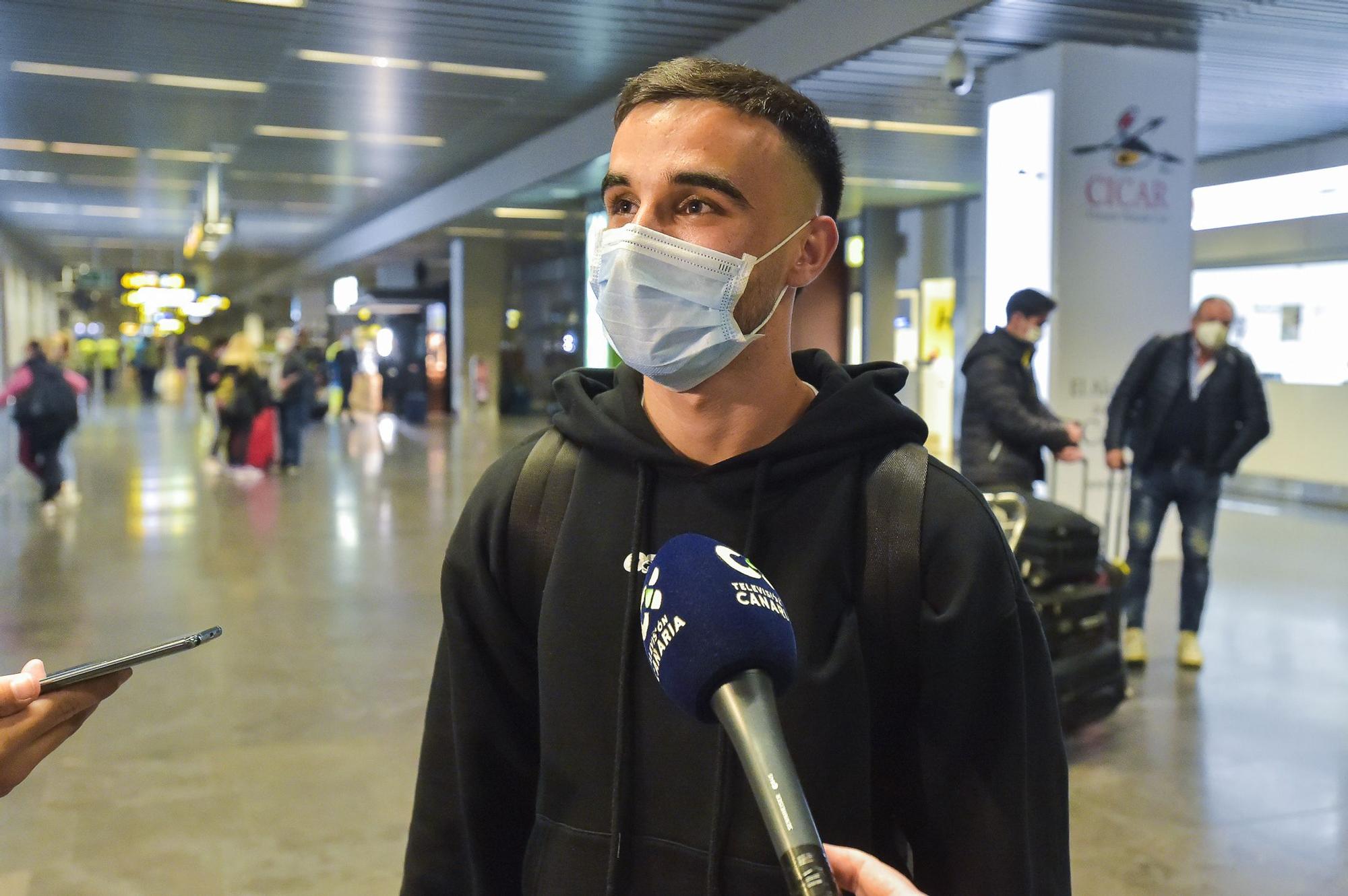 Llegada de Rober González, nuevo jugador de la UD Las Palmas, al aeropuerto de Gran Canaria
