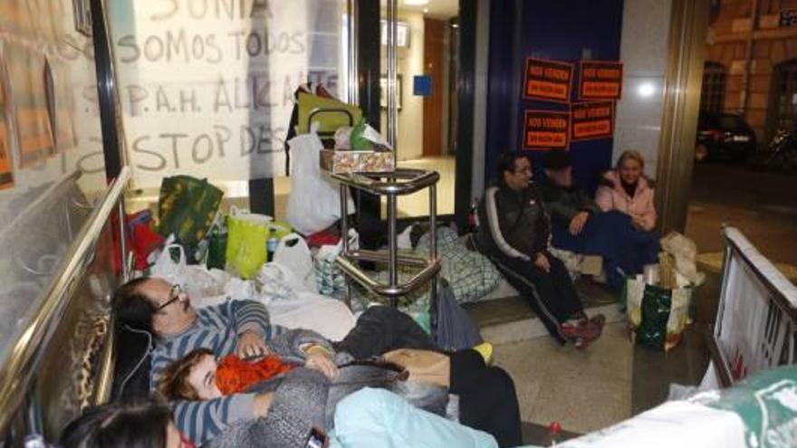 Acampada de protesta de Stop Desahucios en Alfonso El Sabio