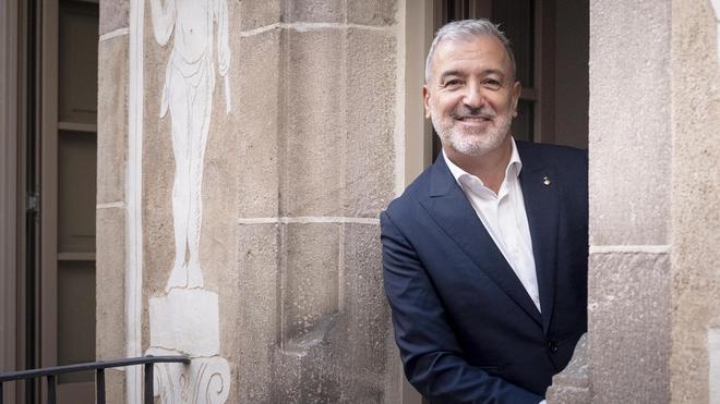 Collboni se compromete a triplicar la rehabilitación de viviendas en Barcelona