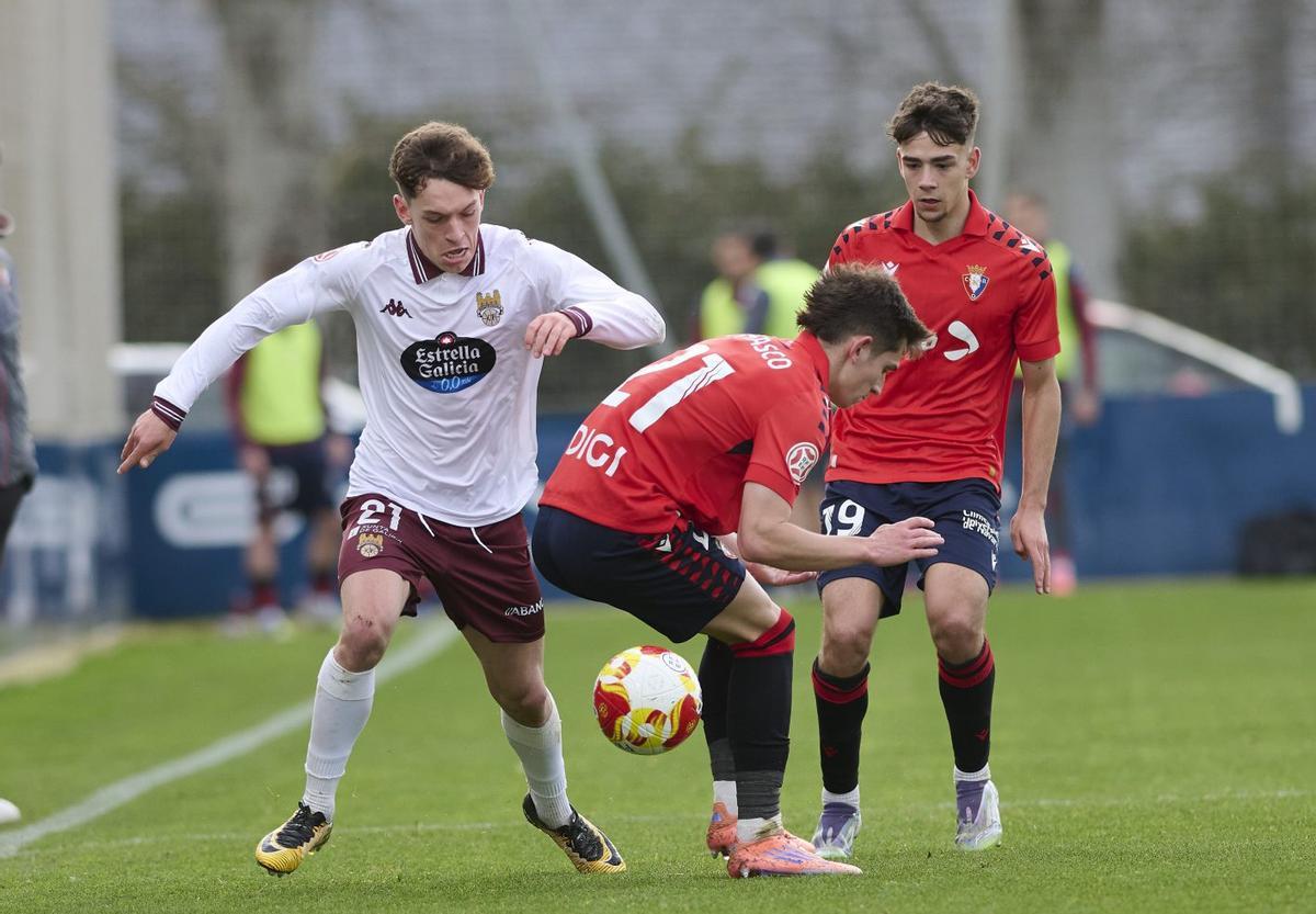 Lance del encuentro del sábado del Pontevedra contra el Osasuna Promesas. | ÁREA 11