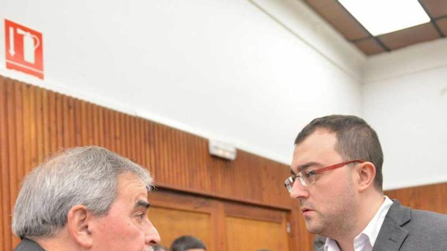 Aníbal Vázquez y Adrián Barbón, en una asamblea de Acom.