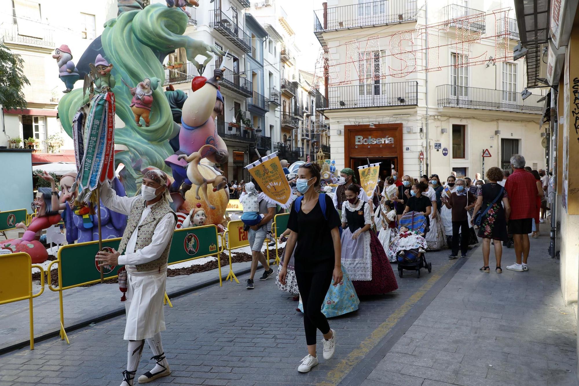 Ambiente propio de marzo, con pasacalles...