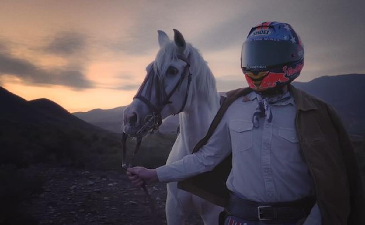 ¡Marc Márquez pasa de las motos a los caballos! Activa el modo cowboy para el GP de las Américas