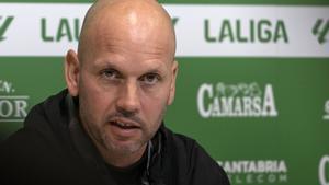 El técnico del Real Racing Club de Santander, José Alberto López
