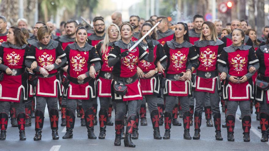 El Ayuntamiento de San Vicente debe más de 100.000 euros a asociaciones festeras y culturales