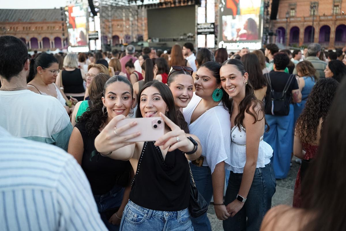 ¿Estuviste en el concierto de Pablo Alborán en Icónica Santalucía Sevilla Fest? ¡Búscate en nuestra fotogalería!