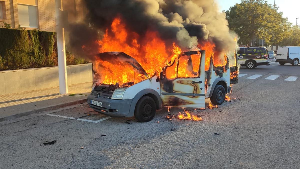 La furgoneta que ha sufrido mayores daños.