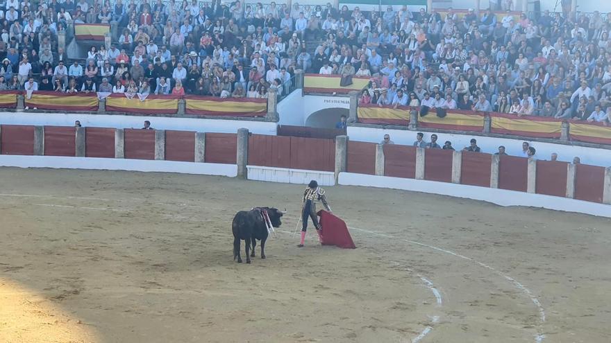 Tarde de toros y quesos en Trujillo con Castella como claro triunfador