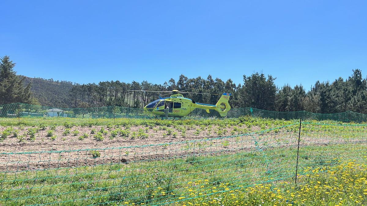 Helicóptero del 061 en el lugar del accidente
