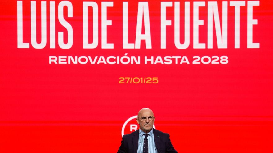Luis de la Fuente, seleccionador español, afirmó que se siente “muy emocionado” y “muy feliz” por haber renovado su contrato hasta la Eurocopa de 2028 tras unas negociaciones en las que, aseguró, “nunca” pensó “en otra opción” que no fuera seguir en la Real Federación Española de Fútbol (RFEF).
