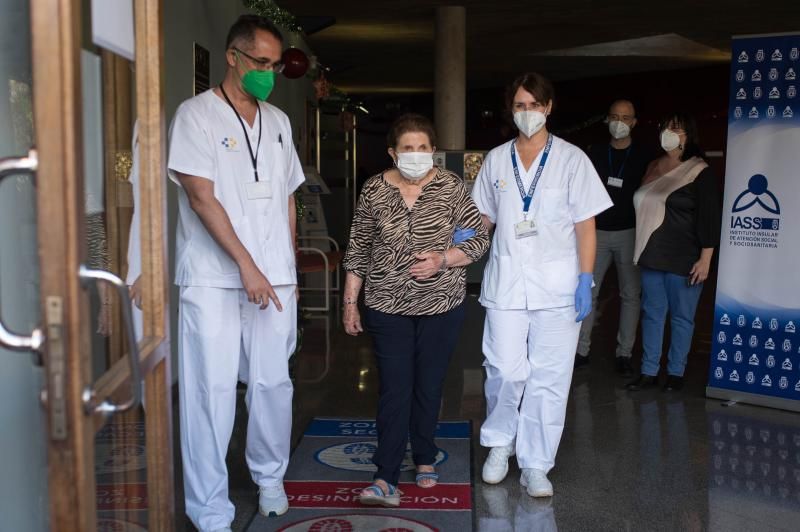 Doria Anatolia Ramos, de 84 años, primera vacunada de Tenerife