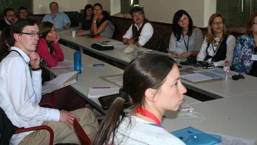 Experts d&#039;ARCA en una trobada al seminari de Solsona en imatge d&#039;arxiu