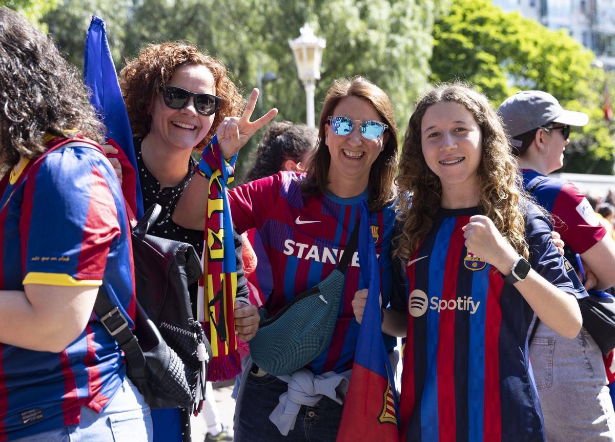 Bilbao se tiñe de azulgrana. Los aficionados llenan la fan zone del Barça Bilbao se tiñe de azulgrana. Los aficionados llenan la fan zone del Barça