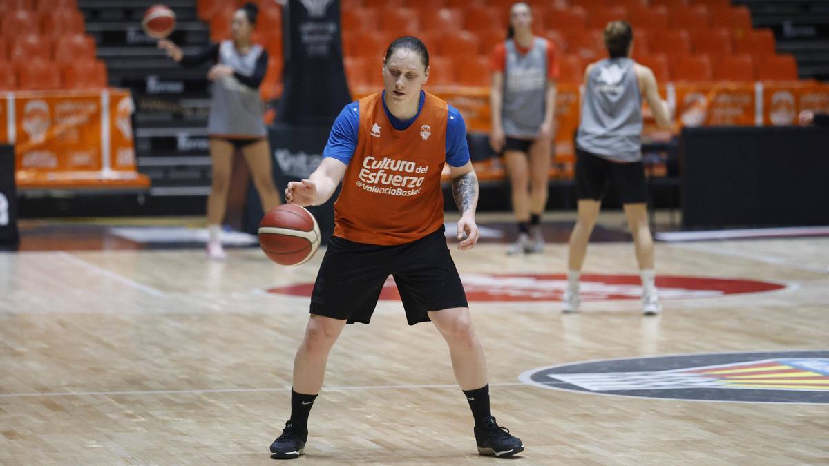 Alina Iagupova en el entrenamiento de este lunes en la Fonteta