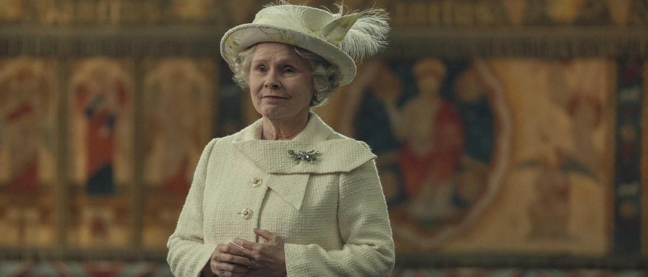 Imelda Staunton (Isabel II) en el episodio final de 'The Crown'
