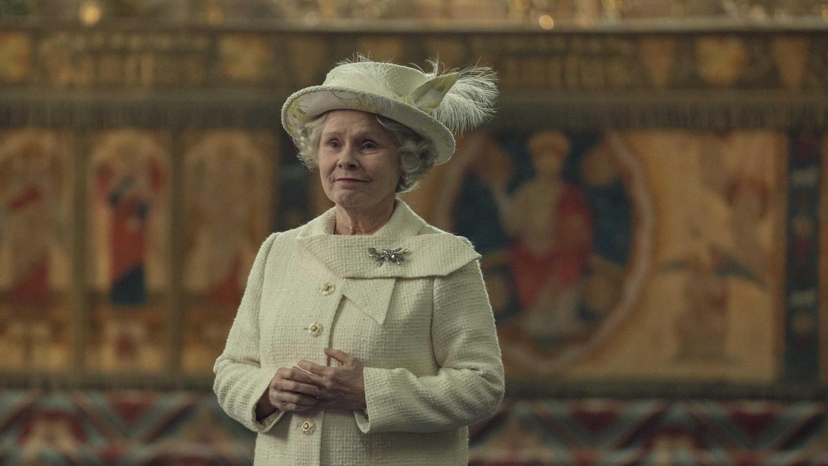 Imelda Staunton (Isabel II) en el episodio final de 'The Crown'