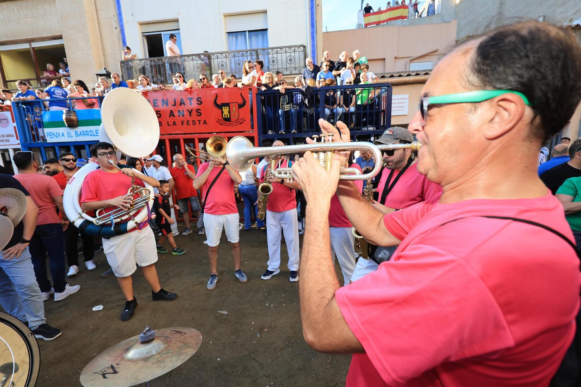 Las imágenes del primer encierro y de las exhibiciones taurinas de las fiestas de Almassora