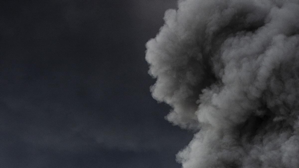 Impactantes imágenes del incendio de la fábrica de San Vicente del Raspeig