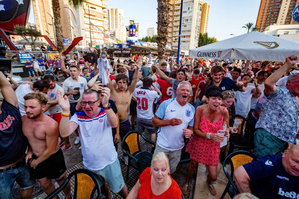 La afición inglesa vibra en Benidorm