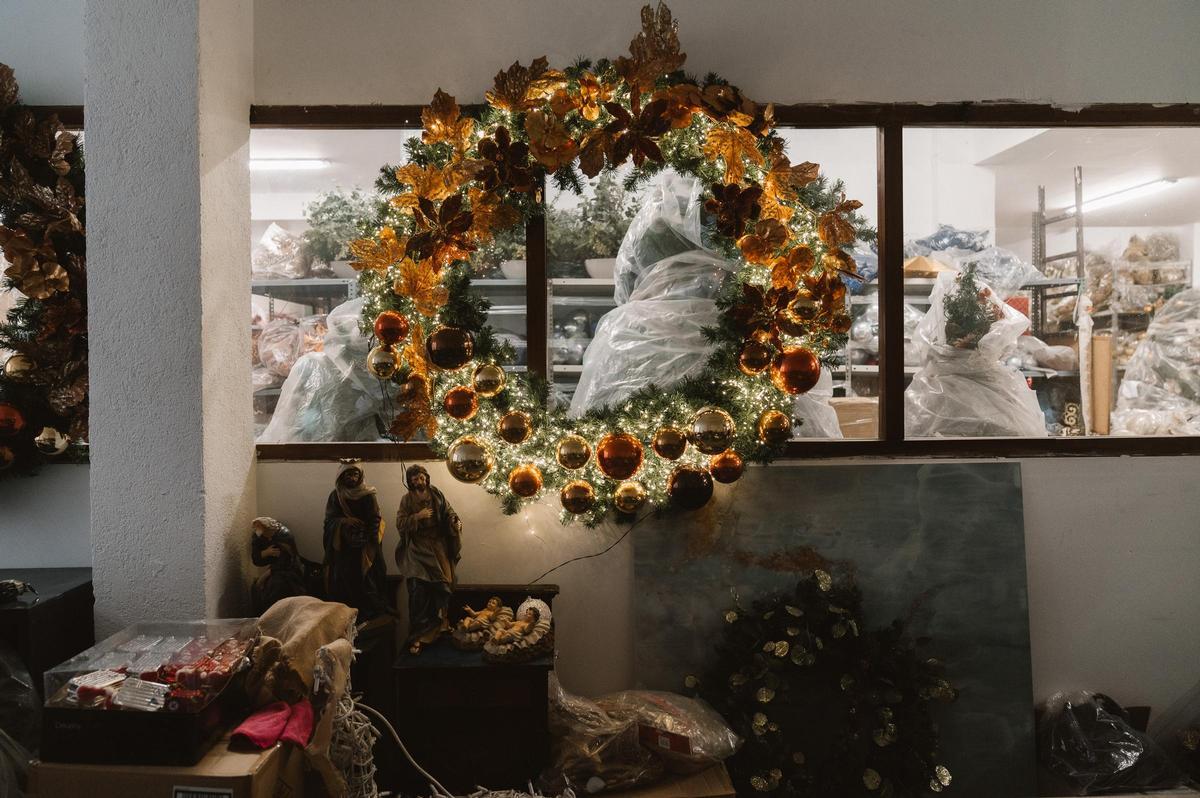 Así es el almacén de Tetuán donde se puede alquilar árboles de Navidad